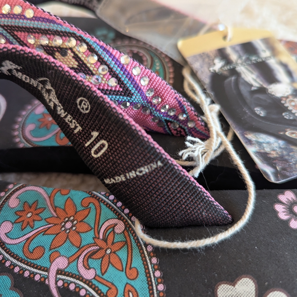 Montana West Embroidered Flip Flops in Black with Pink Accents Size 10 - Picture 5 of 8